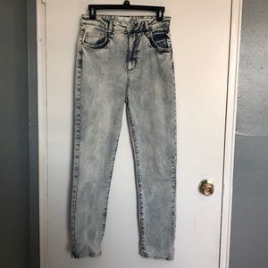 light wash mom jeans
